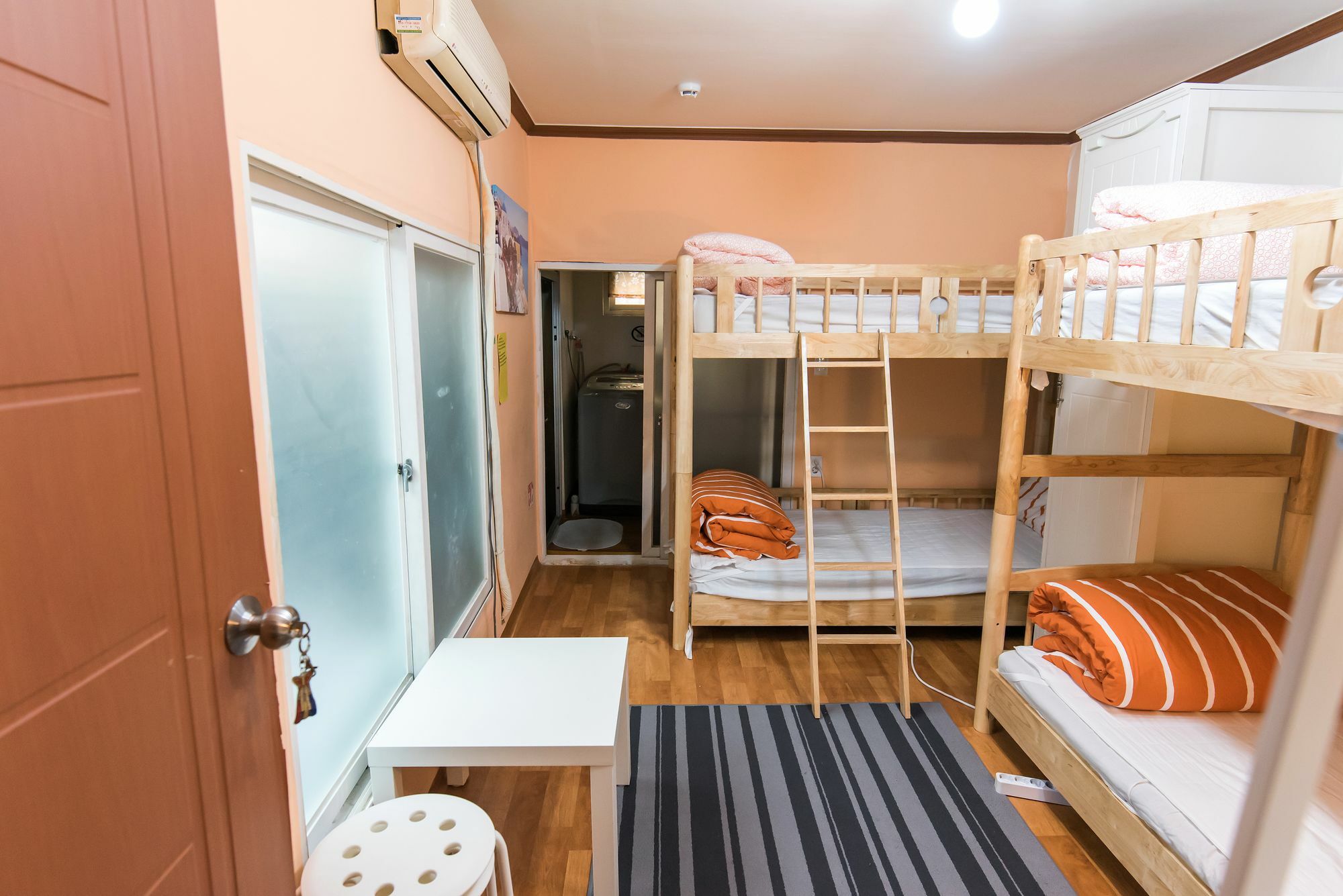 סיאול Jinho'S Black Whale Guest House & Bar מראה חיצוני תמונה